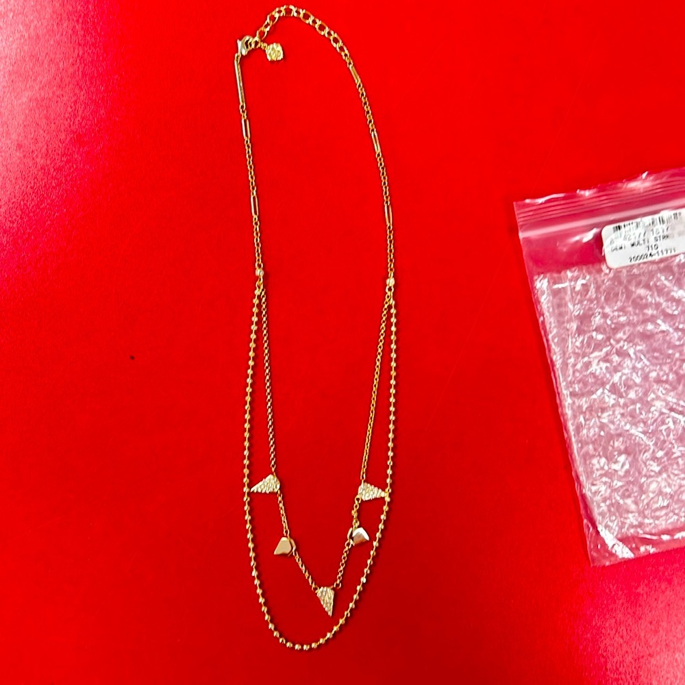 Kendra Scott necklace